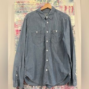 Gap long sleeved button down shirt size large